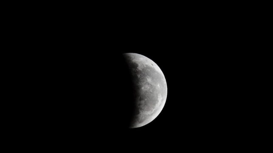 ¿A qué hora? Cómo ver el eclipse lunar que se producirá esta noche