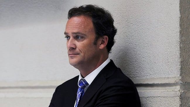 Ministro de Bienes Nacionales suspendió a jefe de finanzas sorprendido apostando