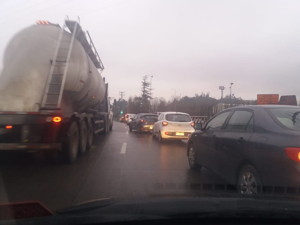 Retraso en puente bicentenario genera gran congestión en Concepción