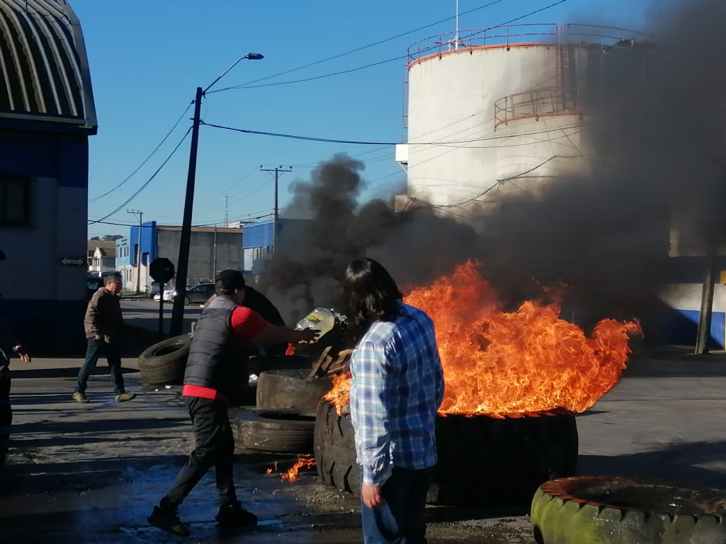 Talcahuano: Pescadores artesanales levantan barricadas por prórroga de ley de jibia