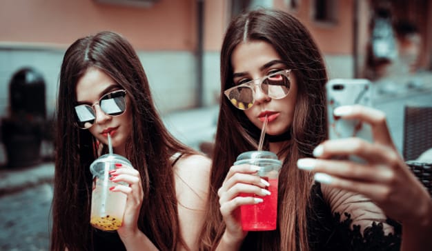 Influencers en la mira del SII: Buscan que declaren sus ingresos publicitarios