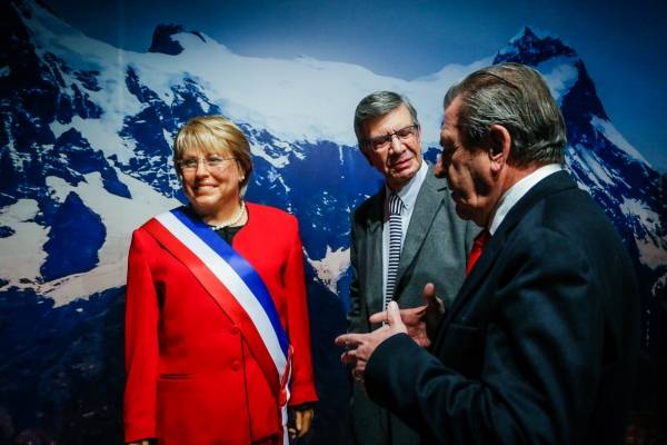 Lavín desmiente despido de escultor: “Quedé muy contento con las figuras”