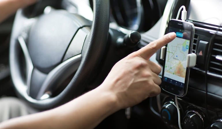 Mujer muere baleada tras asaltar a carabinero que trabajaba de Uber