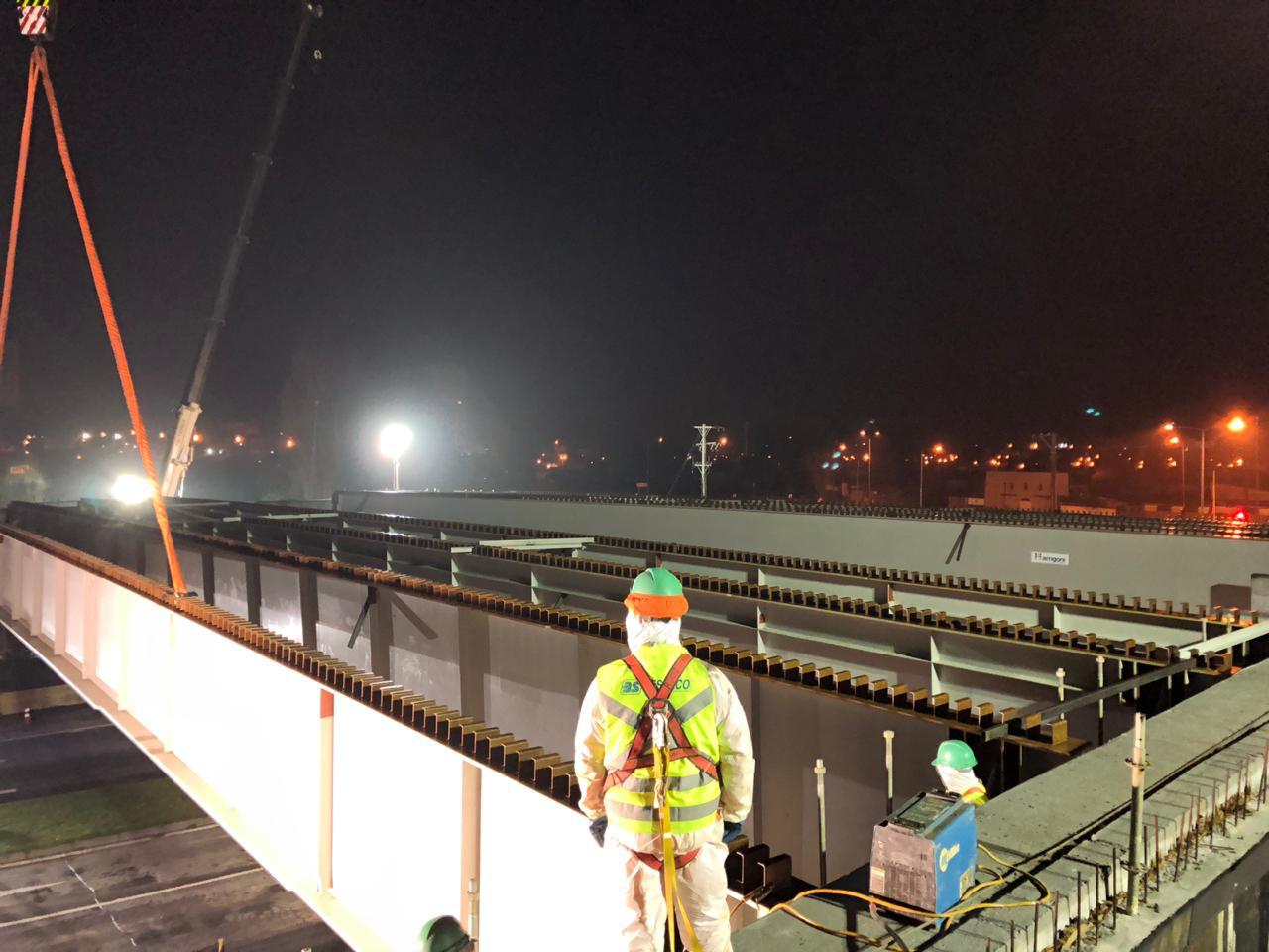 Esta noche se instalará la última viga sobre la costanera en el Puente Bicentenario en Concepción