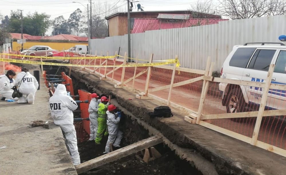 Hallan múltiples osamentas humanas cuando iban a instalar un ducto