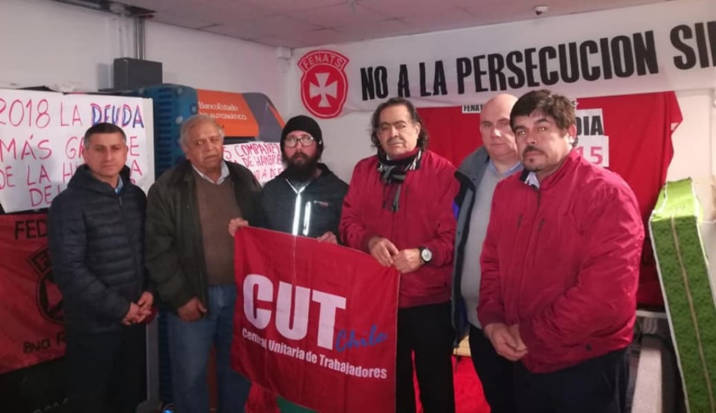 CUT de Concepción entrega apoyo a huelguistas de la Fenats en el Hospital Regional