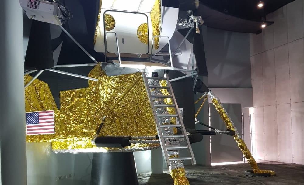 Sorprendente Módulo Lunar Apollo 11 aluniza en el Gran Concepción
