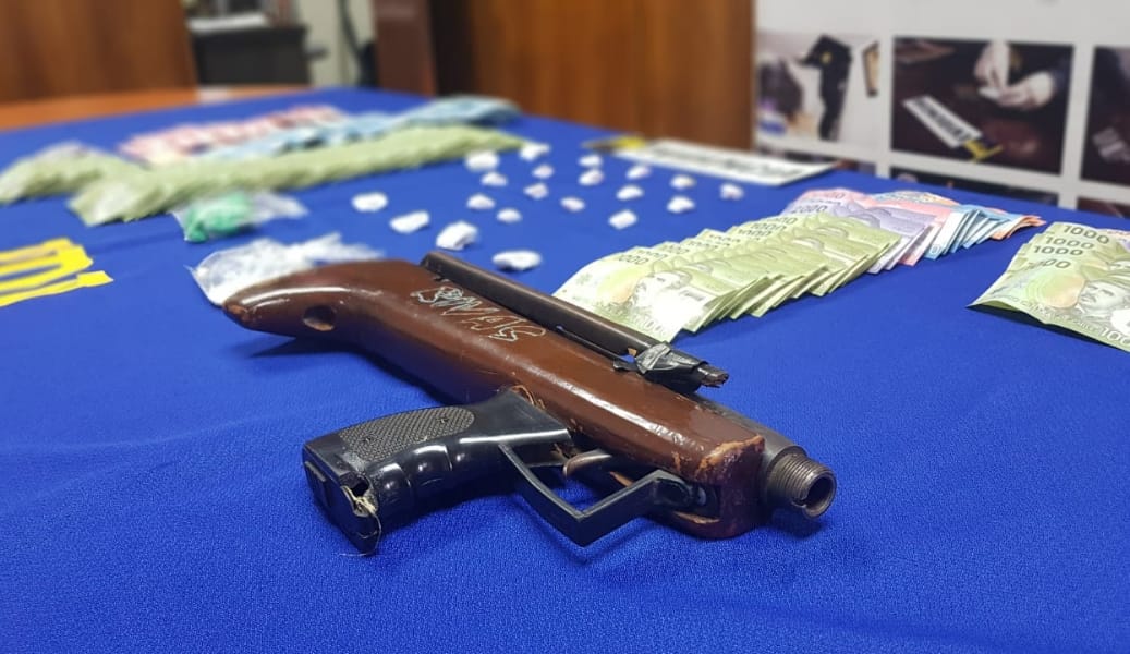 Detienen a peligrosa banda que vendía droga cerca de dos colegios
