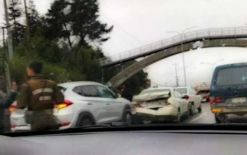 Microbús se fugó tras participar en accidente múltiple cerca de El Trébol en Concepción
