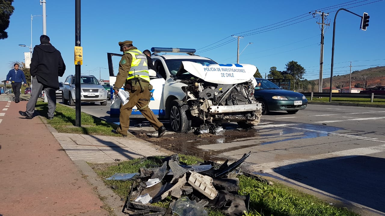 Vehículo de la PDI que perseguía a ladrón de banco chocó en Talcahuano