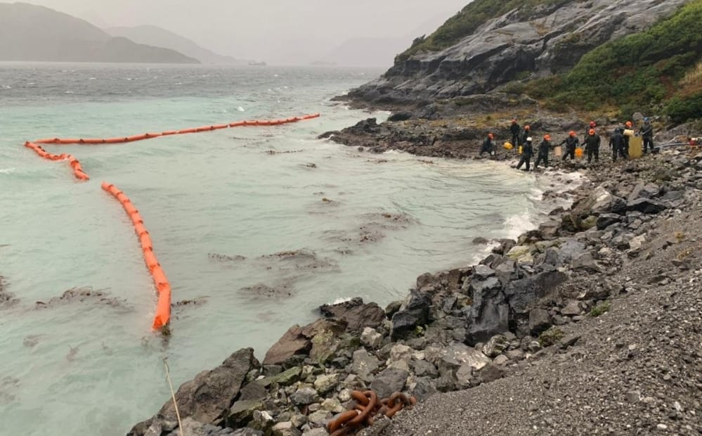 Compañía Siderúrgica Huachipato informa que derrame en Isla Guarello está contenido