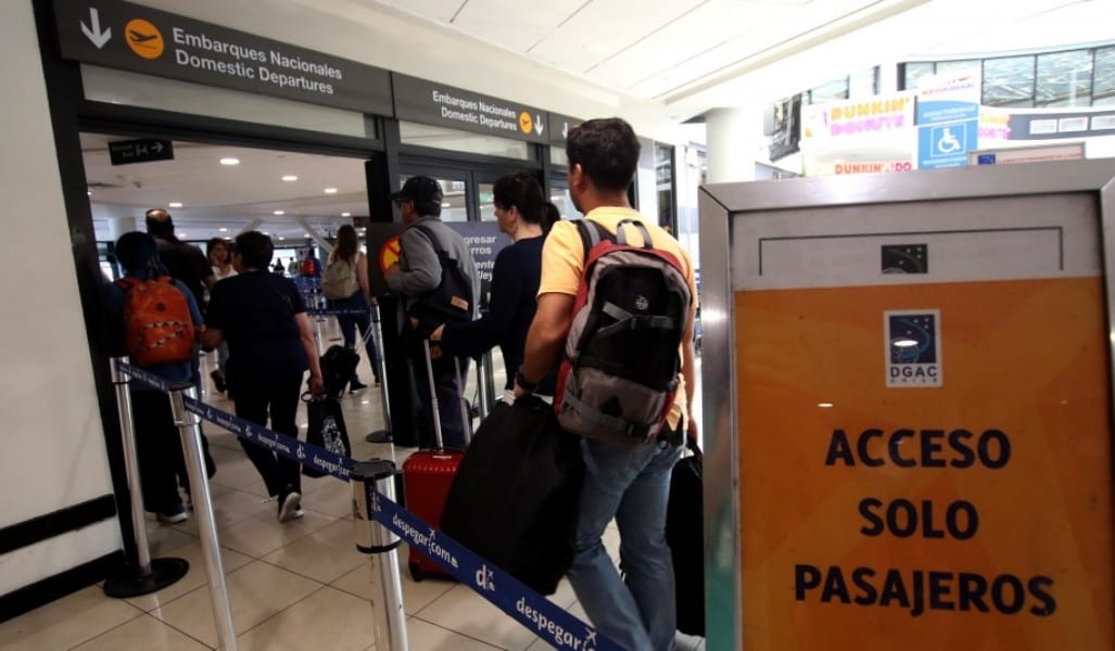 Sernac exigirá que aerolíneas devuelvan tasas de embarque por vuelos no realizados