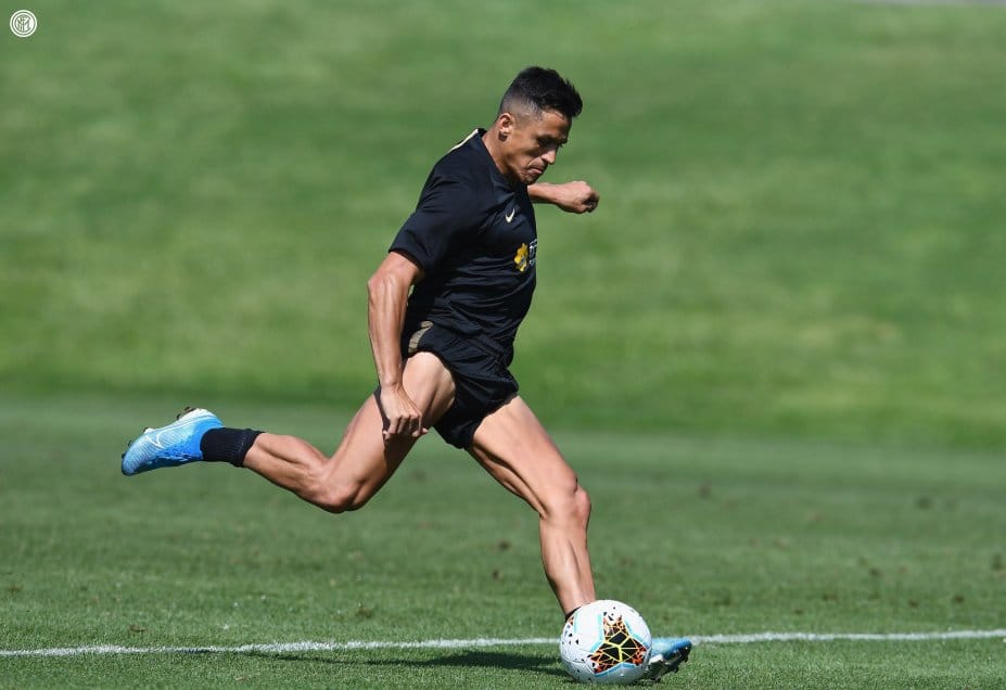 Primera práctica con Inter: El fraterno reencuentro entre Alexis y Lukaku