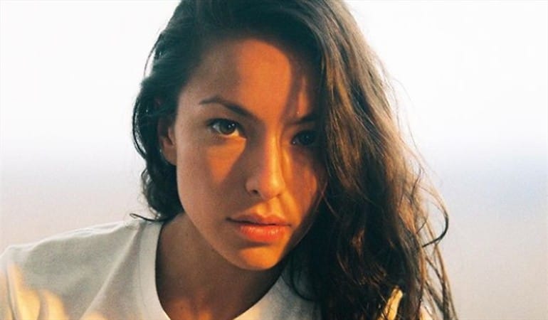 Actriz Antonia Giesen sorprende con desnudo que desafía las políticas de Instagram
