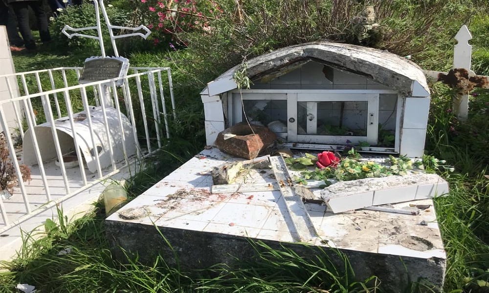Vándalos profanaron y destruyeron el cementerio simbólico de Tumbes