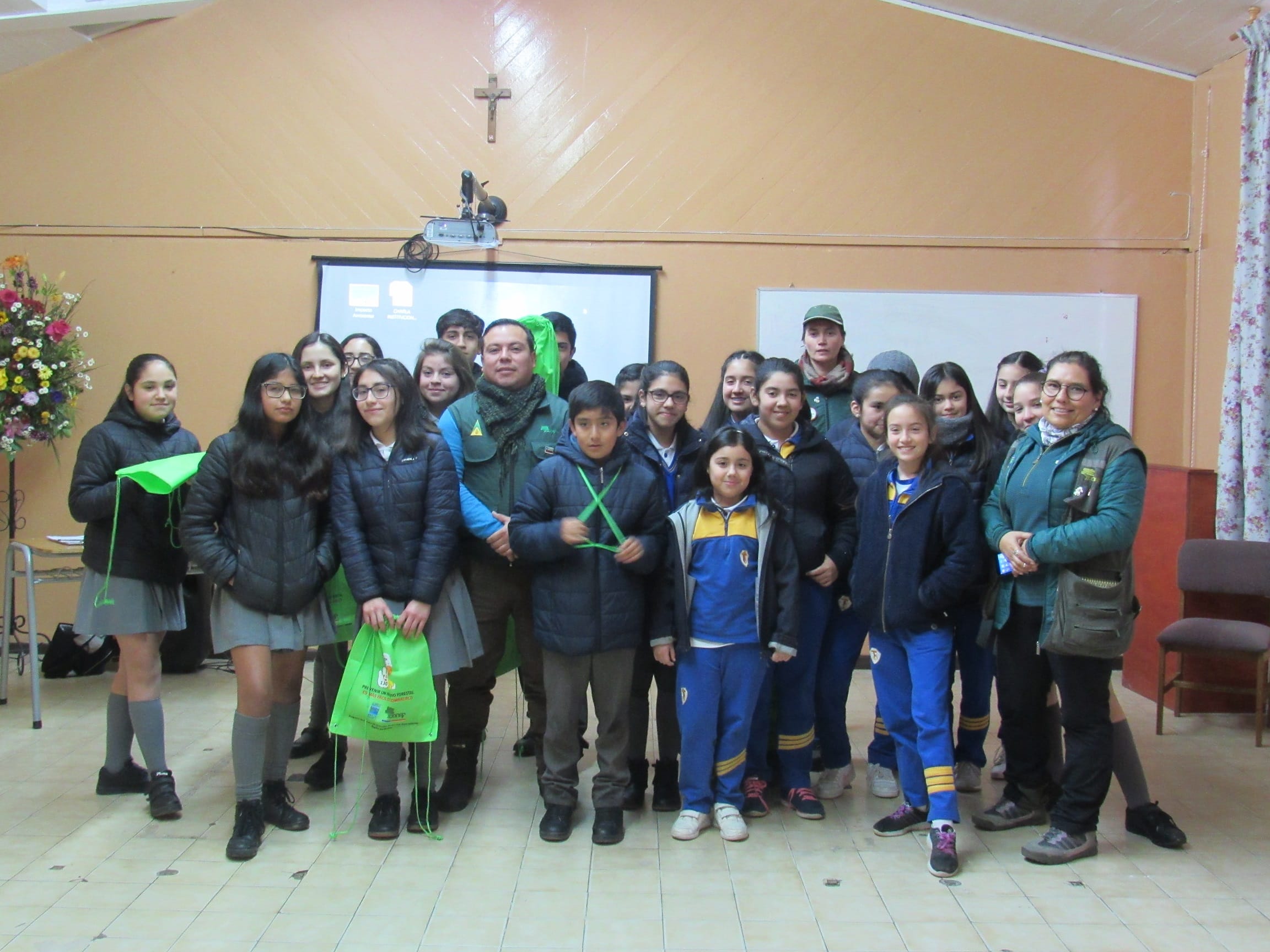 Estudiantes reciben charlas sobre el cuidado del medio ambiente