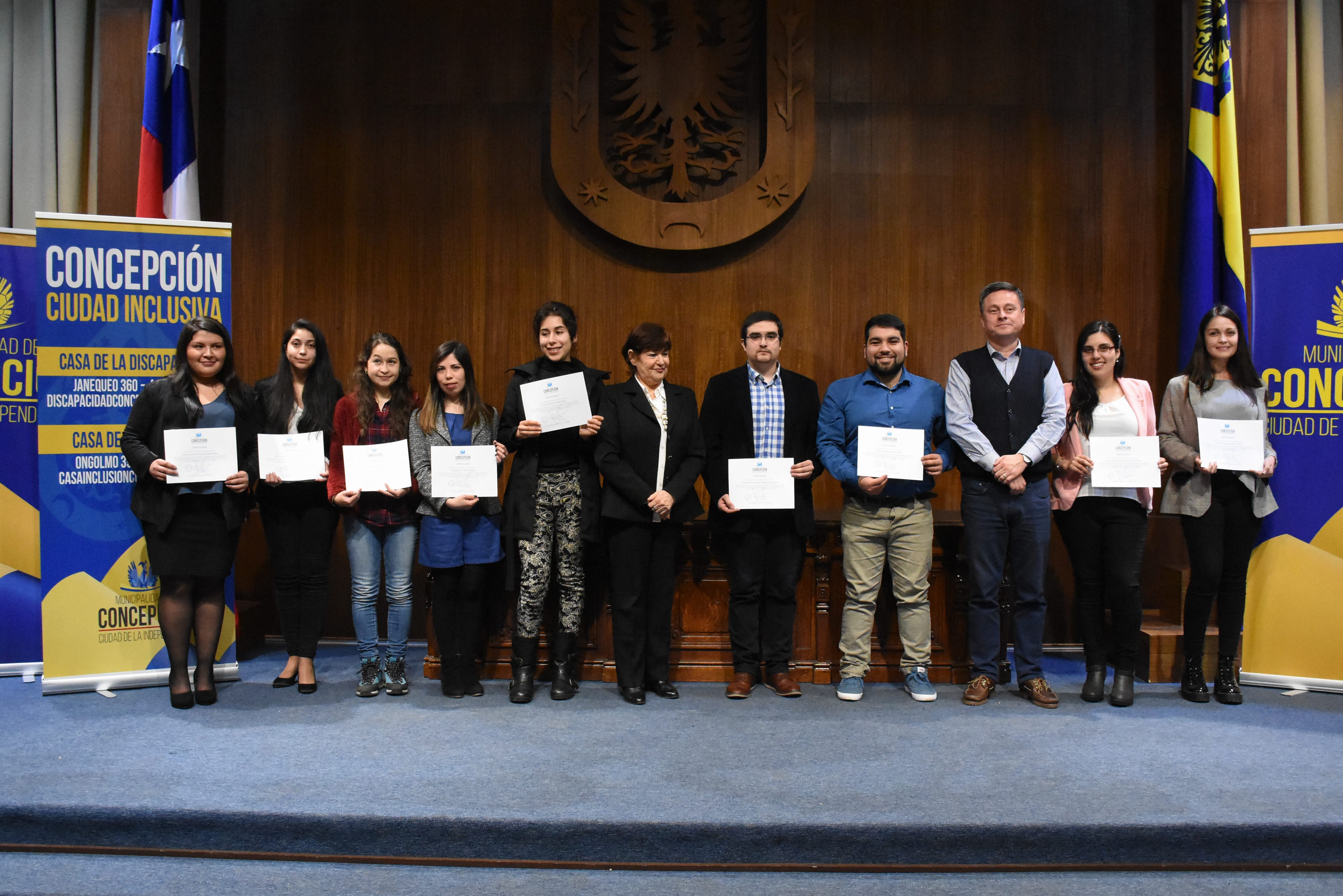 120 vecinos de Concepción se certificaron en Lengua de Señas