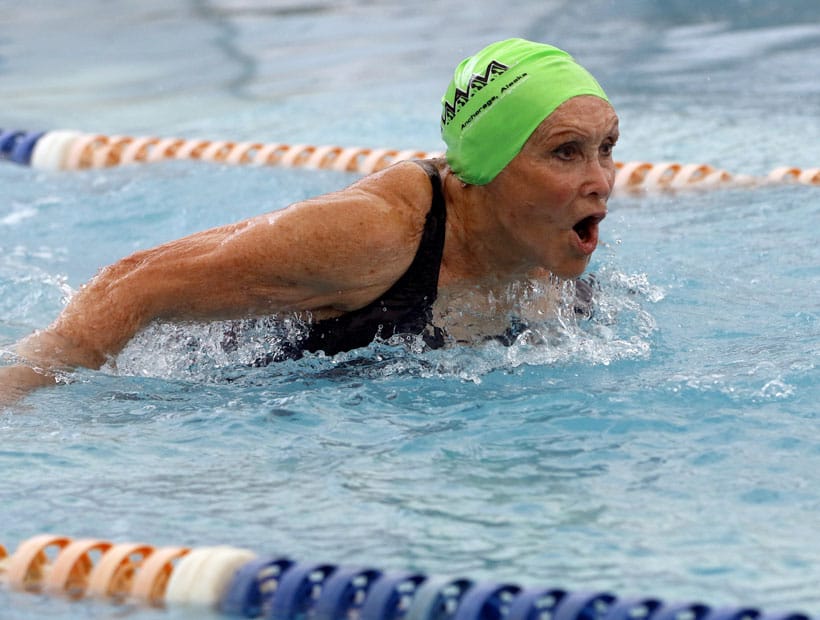Abuela chilena logra récord sudamericano en Mundial Master de Natación a los 84 años