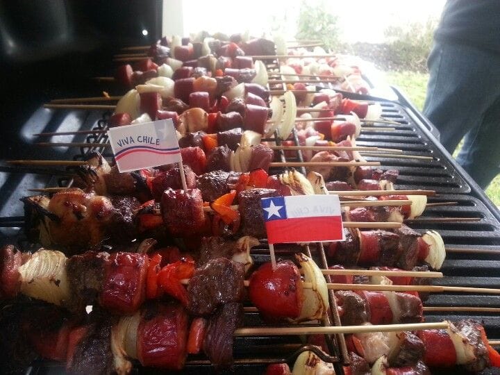 Aprende cómo manipular la carne para no terminar este “Dieciocho” en urgencias