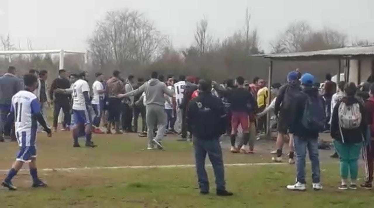 En batalla campal terminó partido amateur en San Pedro de la Paz