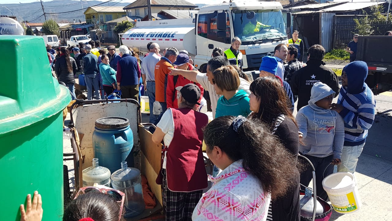 Alcalde acusa escasez de agua en puntos de distribución en Chiguayante