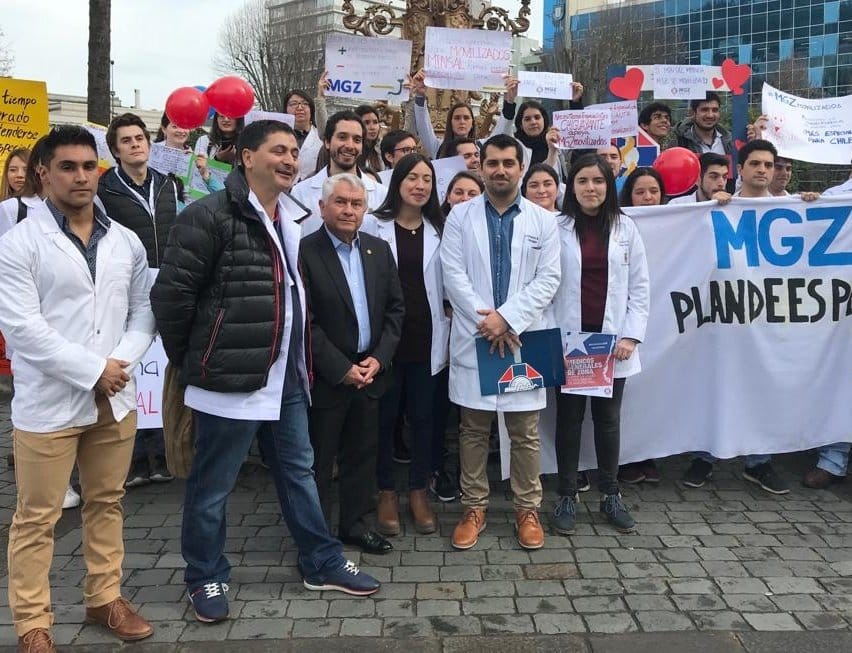 Médicos Generales de Zona se movilizaron por el centro de Concepción