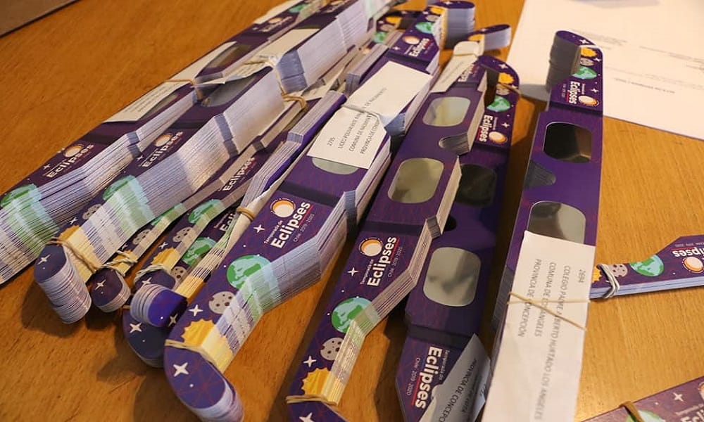 Educación pidió sobreseer sumario por lentes para el eclipse sorteados por facebook en Concepción