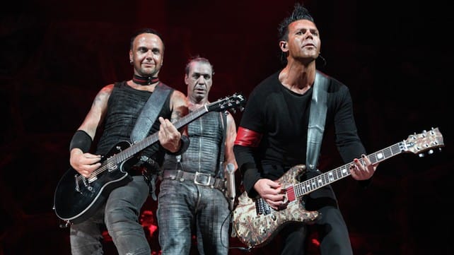 Guitarristas de Rammstein se besan en show en Rusia para desafiar a Putin y criticar leyes anti LGBTI+