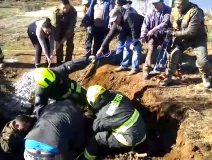 Adulto mayor es rescatado tras caer a un pozo con agua de 15 metros de produndidad