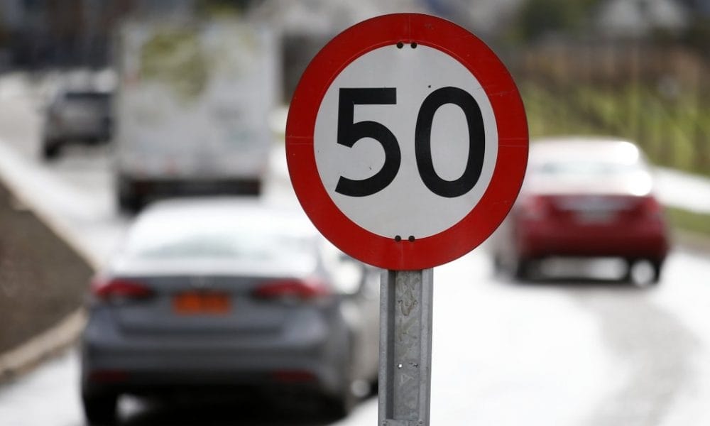 A un año de la reducción a 50 km/h revelan que bajó la cantidad de accidentes en la ciudad