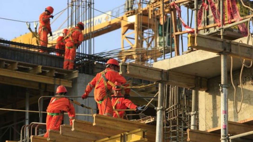 INE revela que la mitad de los trabajadores chilenos ganó $400 mil mensuales en 2018