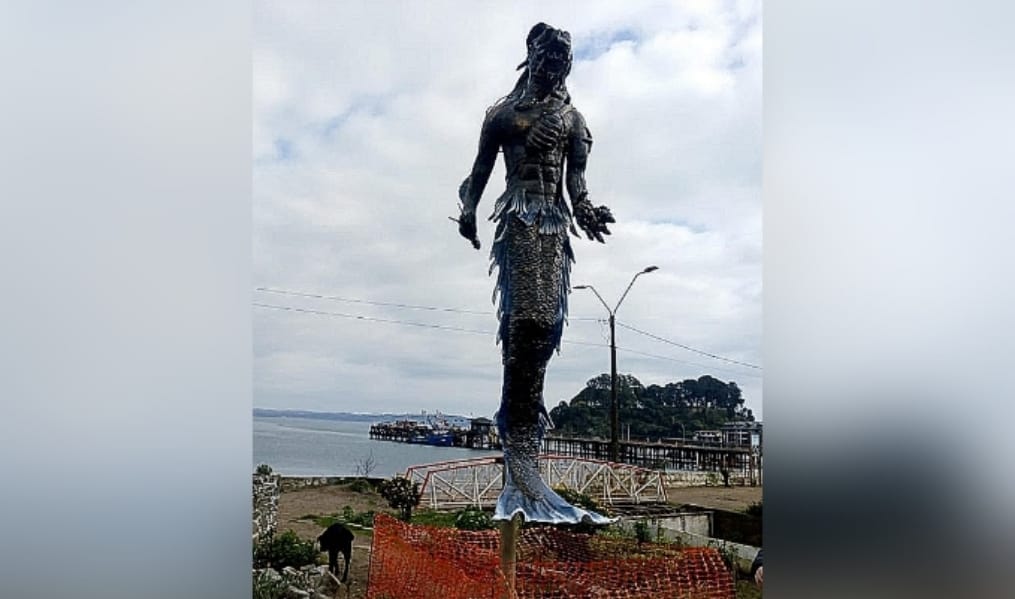 Hoy inauguran al Chumpall, la enigmática estatua frente a la Explanada de Tomé