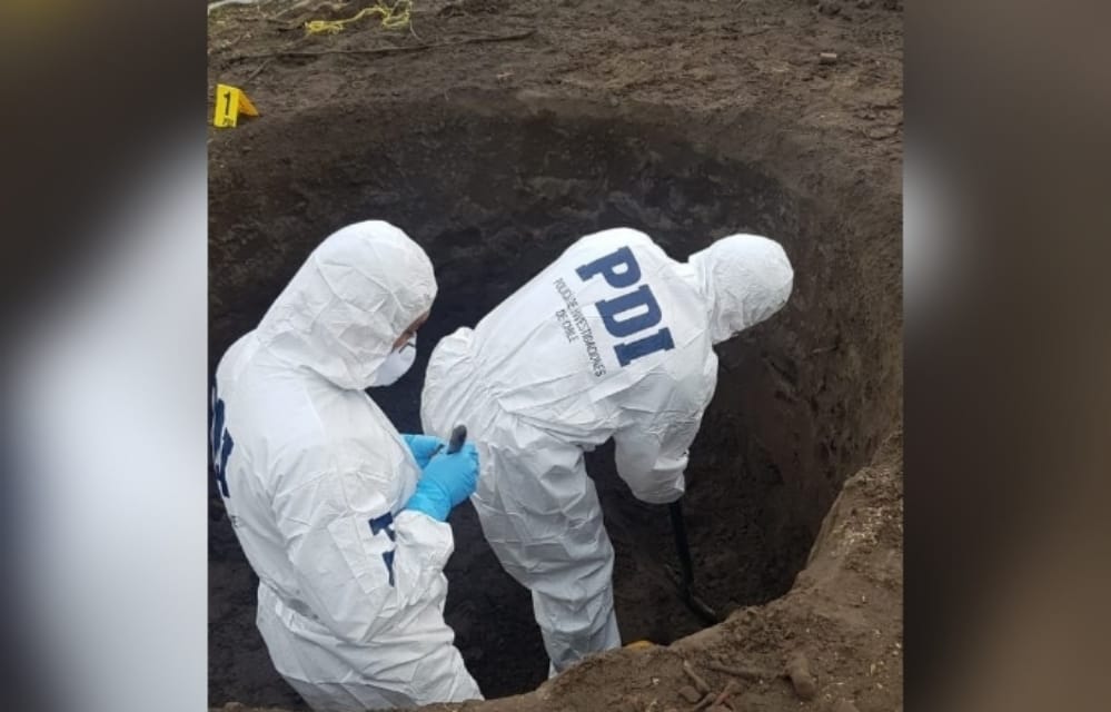 Hallan osamentas humanas al interior de un pozo séptico en terreno de un particular