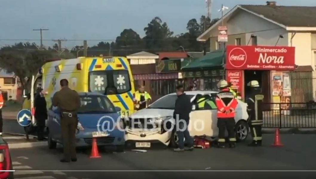Automóviles colisionaron en cruce del sector Denavi Sur en Talcahuano