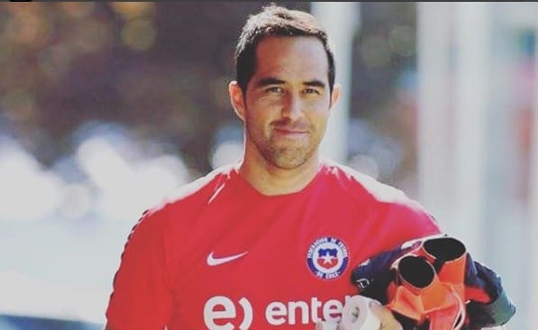El troleo de Claudio Bravo a millonaria compra de empanadas en Maipú