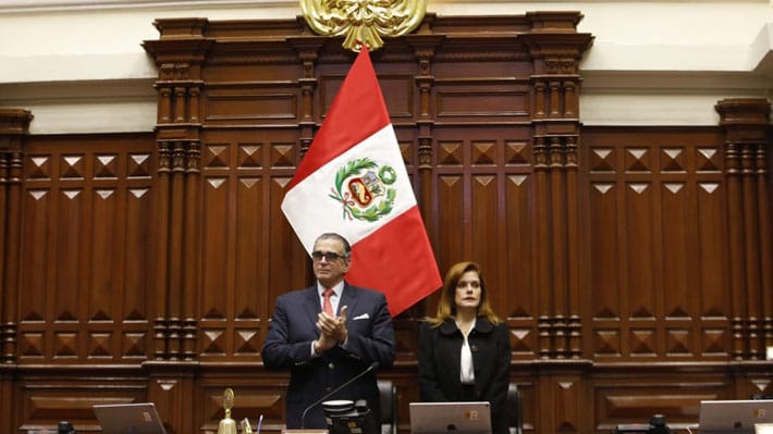 Estalla crisis política en Perú: Congreso peruano “juramenta” a nueva presidenta de la República