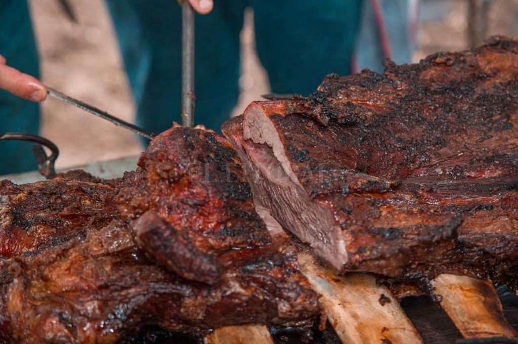 Vegana demandó a sus vecinos por hacer asados y ahora ellos planean masiva Parrillada