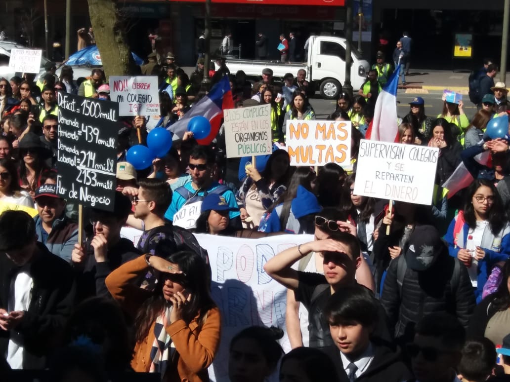 Multitudinaria marcha exigió justicia para evitar el desalojo del Instituto San Pedro