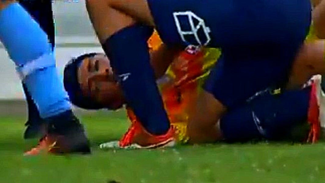 Arquero oriundo de Lenga convulsiona tras brutal choque en partido de fútbol