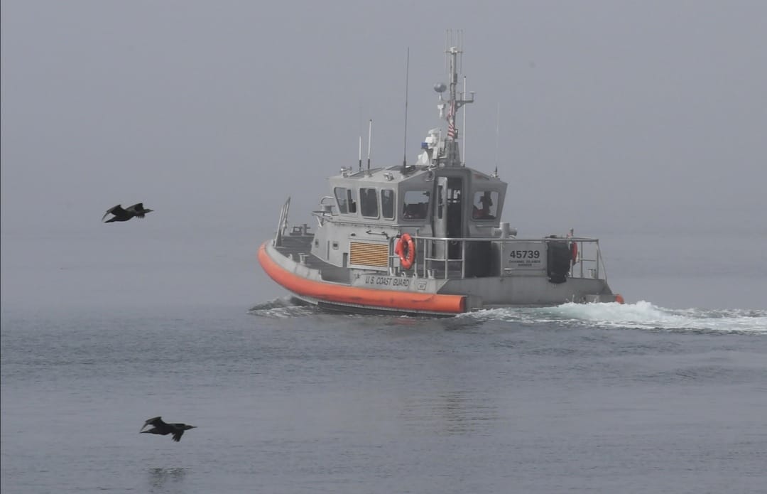 8 muertos y 26 desaparecidos deja barco incendiado en el mar en Estados Unidos