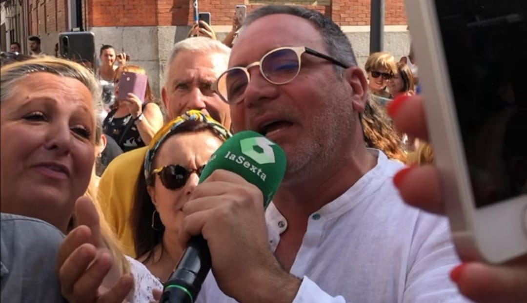 Luis Jara viajó al funeral de Camilo Sesto y cantó para la televisión española