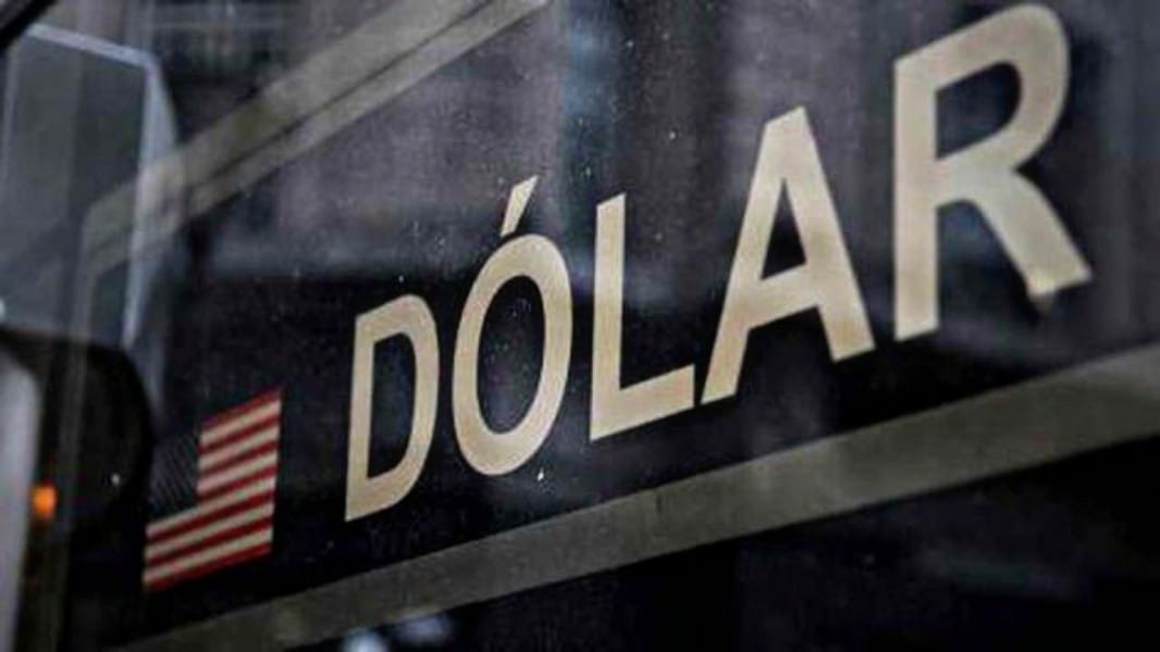 Dólar sigue a la baja y completa su quinta caída consecutiva