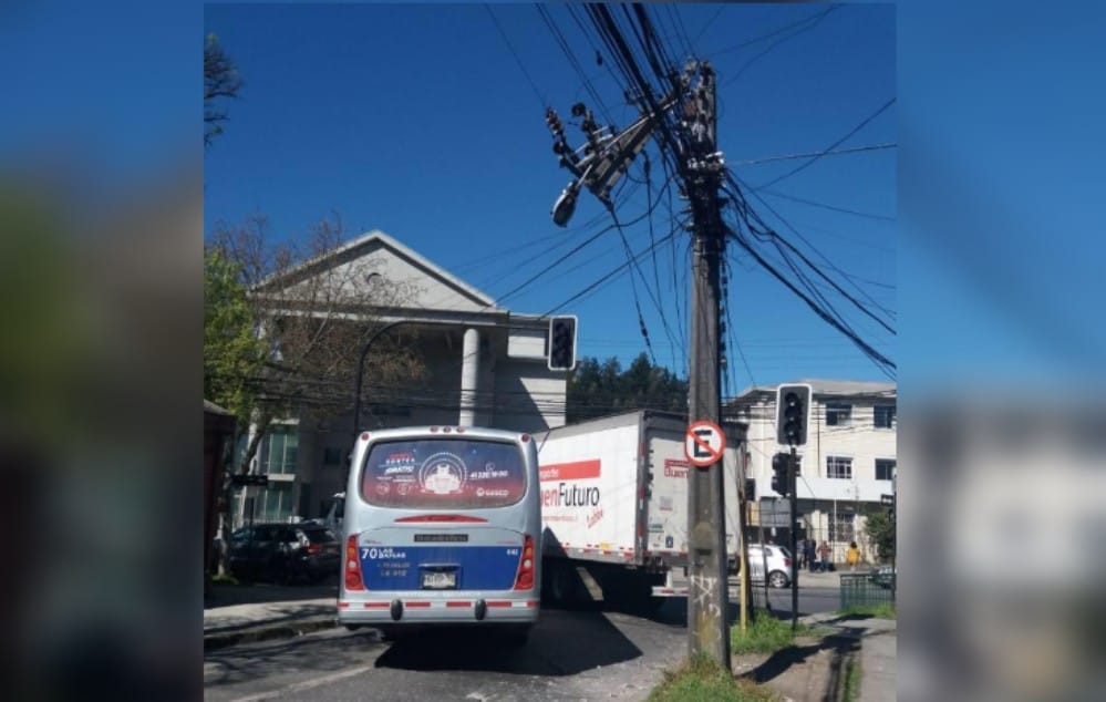 Camión cortó cables: Más de 6 mil clientes de Concepción quedan sin luz 