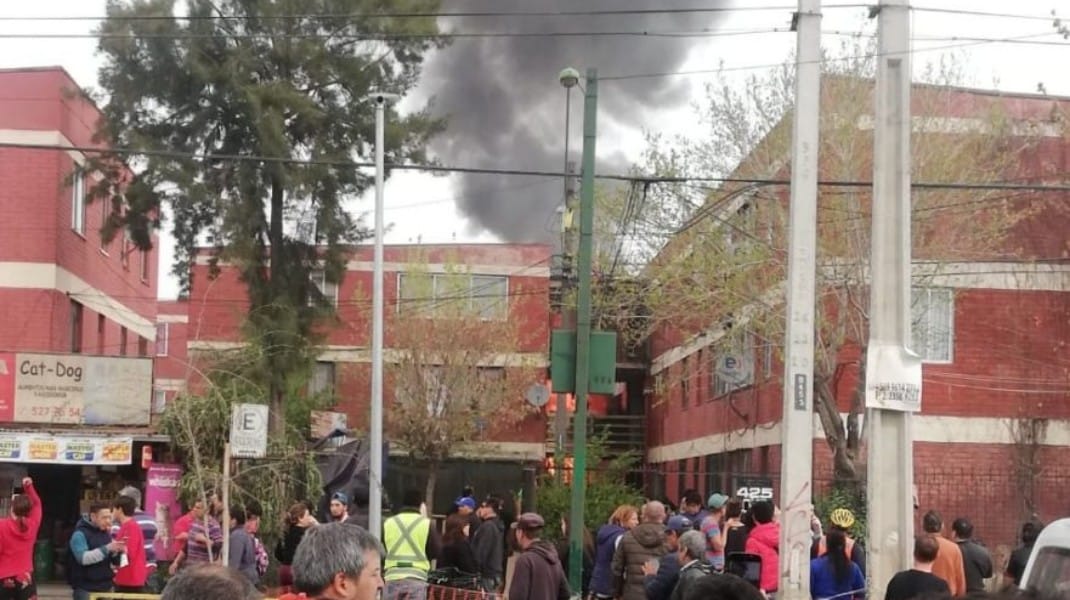 Reportan caída de una avioneta sobre un conjunto residencial en Santiago