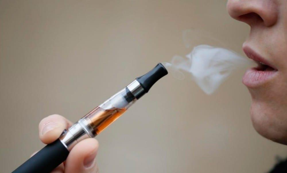 Proyecto del Minsal busca prohibir publicidad de vapeadores y su venta a menores 