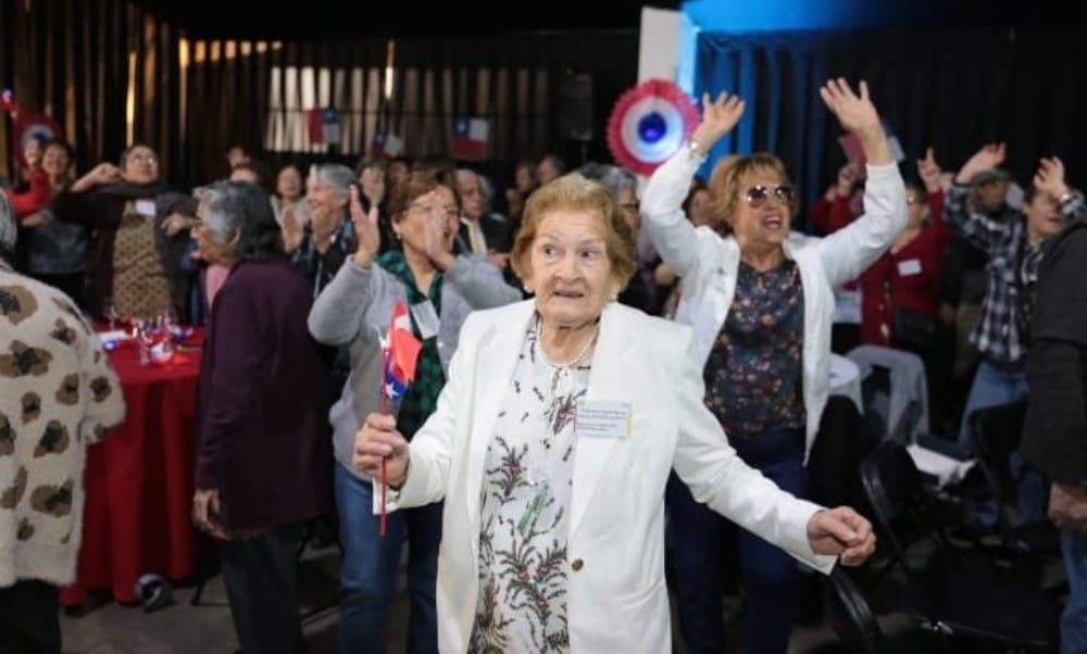 Alrededor de 200 mil adultos mayores serían beneficiados con rebaja de contribuciones
