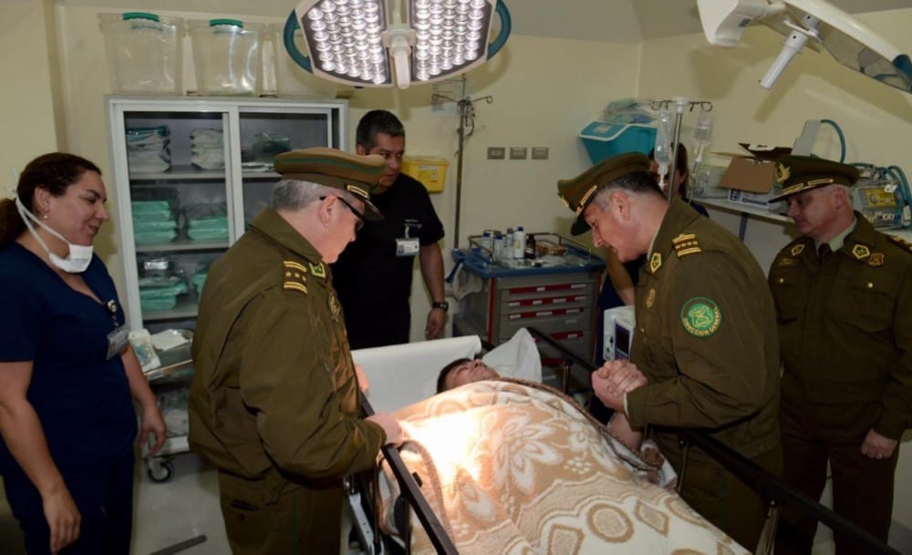 Autoridades visitan en el Hospital Naval a Carabineros heridos durante enfrentamientos en Cañete