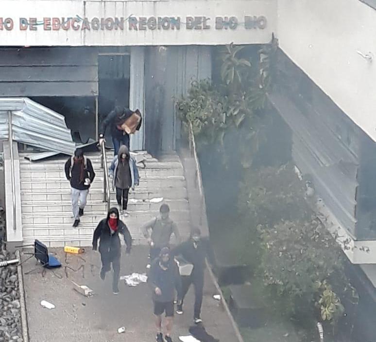 Desconocidos atacaron oficina de la Seremi de Educación en Concepción