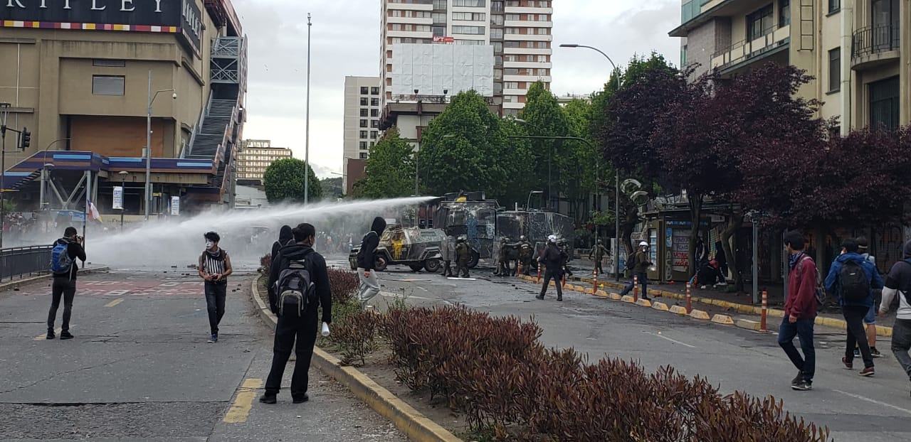 Por culpa de unos pocos hay que hacer esta nota: Disturbios empañan marcha en Concepción
