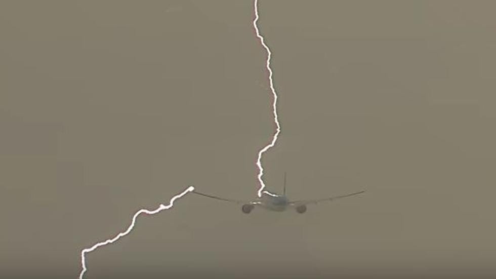 Pasajero que viajaba a Concepción contó el susto de su vida luego que rayo impactara ala del avión